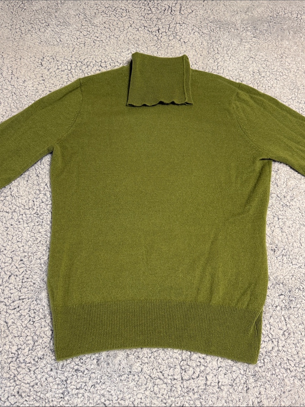 Women’s Olive Green Cashmere Turtleneck Sweater